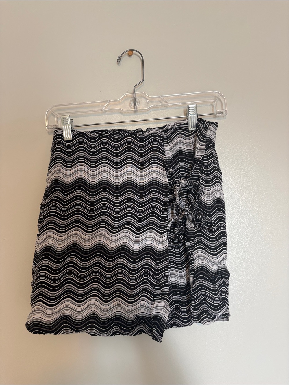 Black & White Wavy Print Wrap Skirt